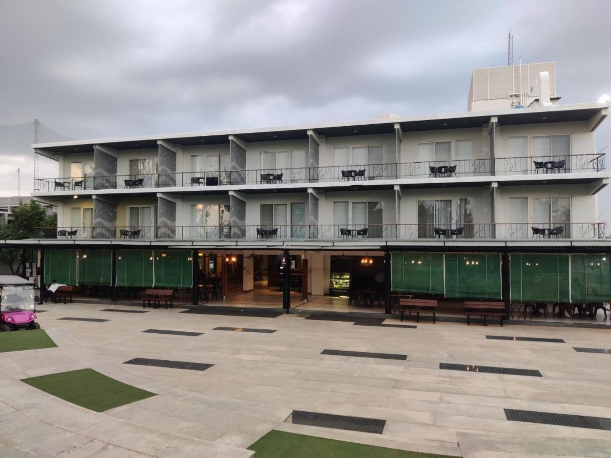 Clover Greens Golf Course And Resort Sarjapur Ngoại thất bức ảnh