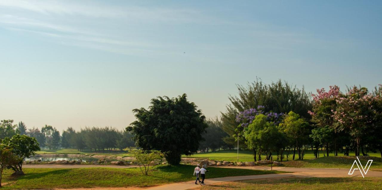 Clover Greens Golf Course And Resort Sarjapur Ngoại thất bức ảnh