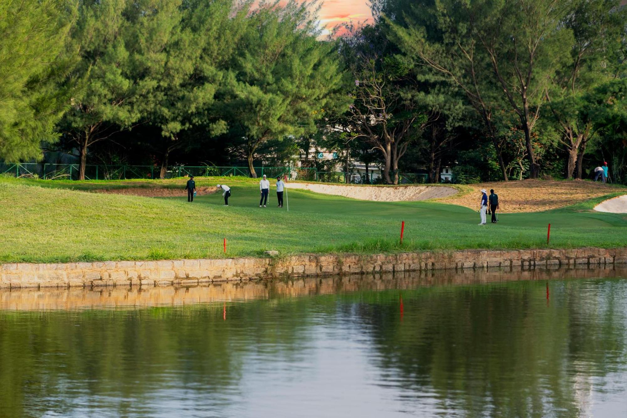 Clover Greens Golf Course And Resort Sarjapur Ngoại thất bức ảnh